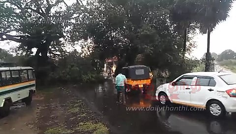 அய்யம்பேட்டை பகுதியில் பலத்த காற்றுடன் கன மழை