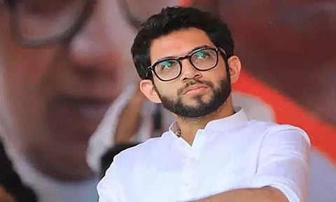 மக்கள் வரி பணத்தில் வெளிநாட்டு பயணங்கள் மேற்கொள்வதா? ஷிண்டே அரசு மீது ஆதித்ய தாக்கரே தாக்கு