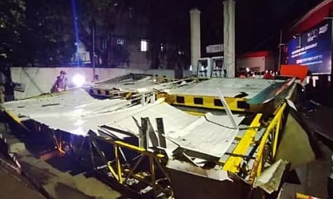 சைதாப்பேட்டையில் மேற்கூரை சரிந்து ஊழியர் பலி: பெட்ரோல் பங்க் மேலாளர் கைது - உரிமையாளர் தலைமறைவு