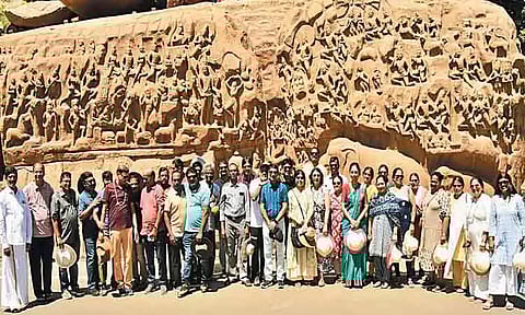 36 ஆண்டுகளுக்கு பின்னர் முன்னாள் மருத்துவ மாணவர்கள் சந்திப்பு