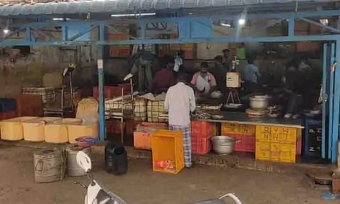 புரட்டாசி மாதத்தால் மீன்கள் விற்பனை மந்தம்