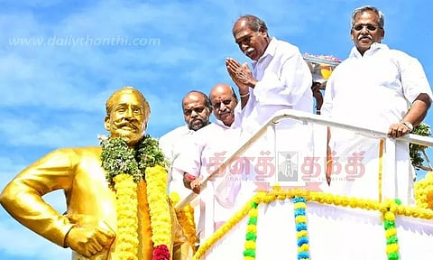 சிவாஜி கணேசன் சிலைக்கு மரியாதை