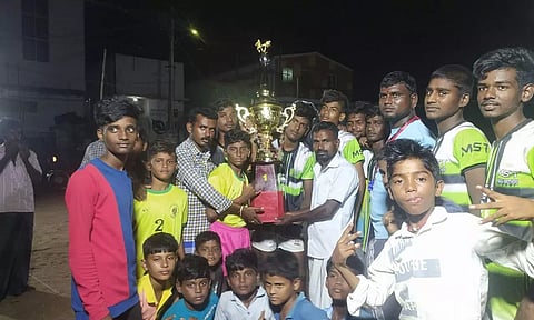 கபடி போட்டியில் வெற்றி பெற்ற அணிகளுக்கு பரிசு