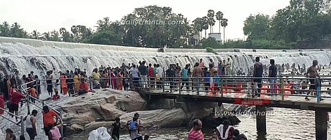 தொடர் விடுமுறை எதிரொலி: கொடிவேரி அணையில் சுற்றுலா பயணிகள் குவிந்தனர்