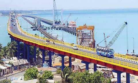 கடலுக்குள் அமைந்துள்ள பாம்பன் ரோடு பாலத்துக்கு வயது 36