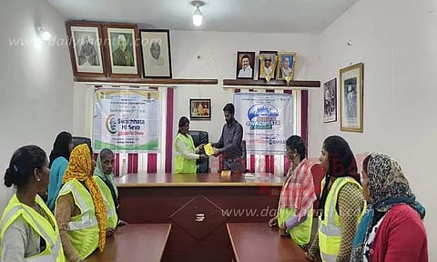 தூய்மை பணியாளர்களுக்கு நலவாரிய அடையாள அட்டை