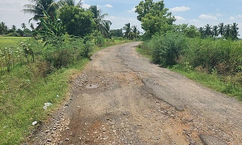 தியாகதுருகம் அருகே குண்டும், குழியுமான தார்ச்சாலை சீரமைக்கப்படுமா? பொதுமக்கள் எதிர்பாப்பு