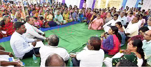 டெங்கு காய்ச்சல் பரவாமல் தடுக்கவீடுகளை சுகாதாரமாக பராமரிக்க வேண்டும்கிராமசபை கூட்டத்தில் கலெக்டர் பேச்சு