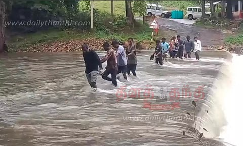 மலை கிராமங்களில் 3-வது நாளாக போக்குவரத்து துண்டிப்பு