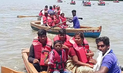 தொடர் விடுமுறையால் பிச்சாவரம் சுற்றுலா மையத்தில் குவிந்த பயணிகள்