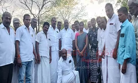 ரூ.20 லட்சத்தில் சமுதாய நலக்கூடம்; எம்.எல்.ஏ. அடிக்கல் நாட்டினார்