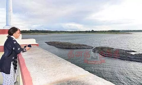 கே.ஆர்.எஸ். அணையை மைசூரு மகாராணி பிரமோதாதேவி பார்வையிட்டார்