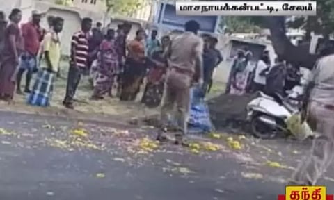 இறந்தவரின் உடலை மயானத்தில் புதைக்க இடம் கேட்டு உறவினர்கள் போராட்டம் - போலீசார் தடியடி