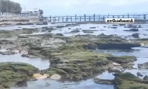 ராமேஸ்வரத்தில் 100 மீட்டர் தூரத்திற்கு திடீரென கடல் நீர் உள்வாங்கியதால் பரபரப்பு