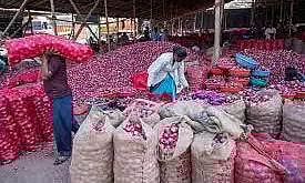 நாசிக் மாவட்டத்தில் வெங்காய வியாபாரிகள் போராட்டம் வாபஸ்; 13 நாட்களுக்கு பிறகு ஏலம் தொடங்கியது