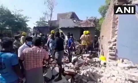 சிவகாசி அருகே பட்டாசு ஆலையில் வெடிவிபத்து: 3 பேர் காயம்