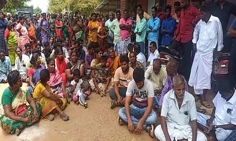 உடலை வாங்க மறுத்து உறவினர்கள் தர்ணா