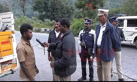 போலீசார் வாகன சோதனை