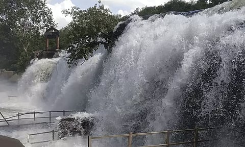 திற்பரப்பு அருவியில் சுற்றுலா பயணிகள் குளிக்க தடை