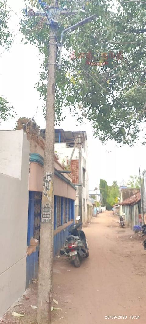 சேதமடைந்த மின்கம்பத்தை சீரமைக்க வேண்டும்