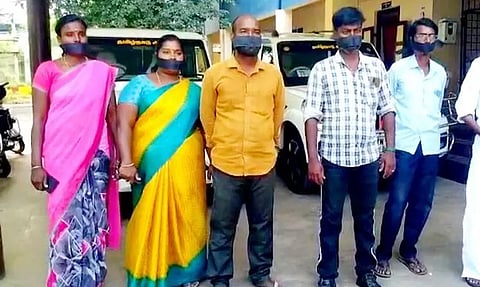 வாயில் கருப்பு துணி கட்டி வந்த வார்டு உறுப்பினர்கள்