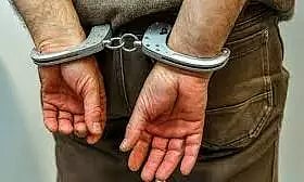 சி.எஸ்.எம்.டி. ரெயில் நிலையம் அருகே பயங்கர விபத்து; கார் மோதி 4 வாலிபர்கள் படுகாயம் - டிரைவர் கைது