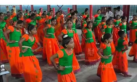 புகழிமலை பாலசுப்பிரமணிய சுவாமி கோவிலில் வள்ளி கும்மி ஒயிலாட்ட நிகழ்ச்சி