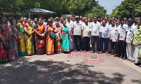 கூட்டுறவு சங்க பணியாளர்கள் தொடர் விடுப்பு போராட்டம்