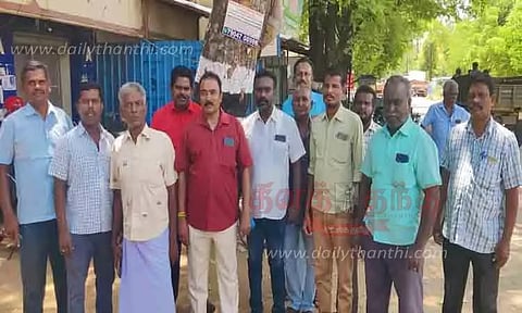 விவசாயியை எட்டி உதைத்த ஊராட்சி செயலாளரை பிடிக்க தீவிர நடவடிக்கை