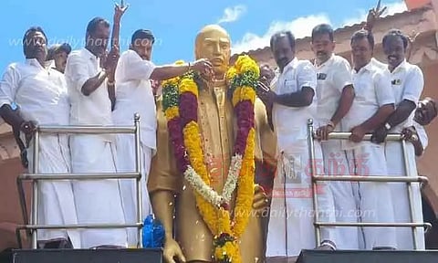 காமராஜர் சிலைக்கு அய்யாத்துரை பாண்டியன் மரியாதை