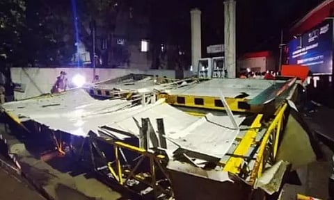 பெட்ரோல் பங்க் மேற்கூரை இடிந்து விழுந்த சம்பவம் - உரிமையாளர் கோர்ட்டில் சரண்