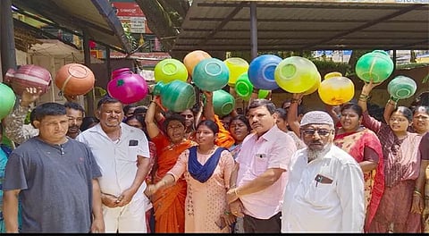 சன்னகிரியில் காலிகுடங்களுடன் பஞ்சாயத்து அலுவலகத்தை முற்றுகையிட்டு பெண்கள் போராட்டம்