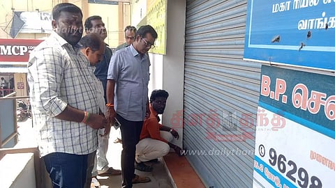 வாடகை பாக்கி செலுத்தாத 4 கடைகளுக்கு 'சீல்'