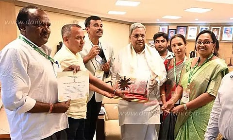 பேக்லிஹொசஹள்ளி கிராம பஞ்சாயத்து அதிகாரிகளுக்கு சித்தராமையா வாழ்த்து