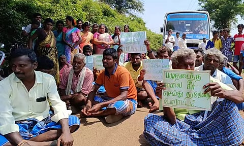 சாலையை சீரமைக்கக்கோரி பொதுமக்கள் மறியல்