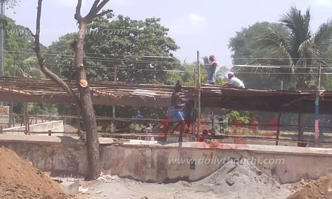 கோவிலில் பந்தல் அமைக்கும் பணி தீவிரம்