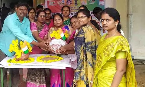 மண் சேகரிப்பு நிகழ்ச்சி