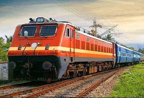 மன்னை எக்ஸ்பிரஸ் 47 நிமிடம் தாமதமாக வந்தது