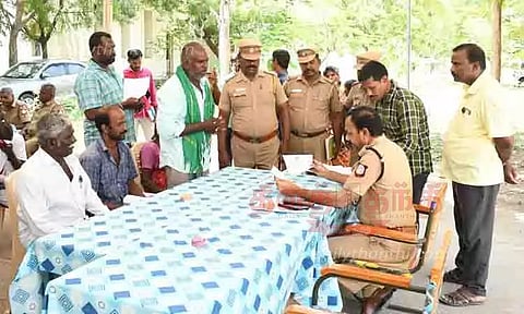 போலீசாரின் சிறப்பு விசாரணை முகாம்