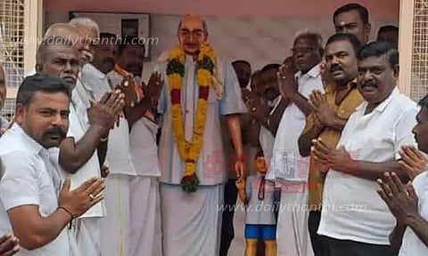 காமராஜர் சிலைக்கு பழனி நாடார் எம்.எல்.ஏ. மரியாதை