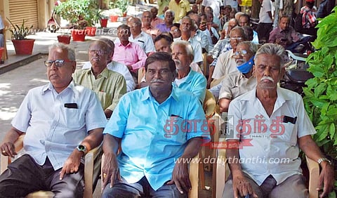 பி.எஸ்.என்.எல். அலுவலகத்தில் ஓய்வூதியர்கள் தர்ணா போராட்டம்