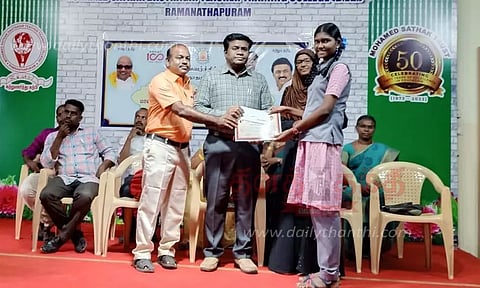 அரசு பள்ளி மாணவி முதலிடம்