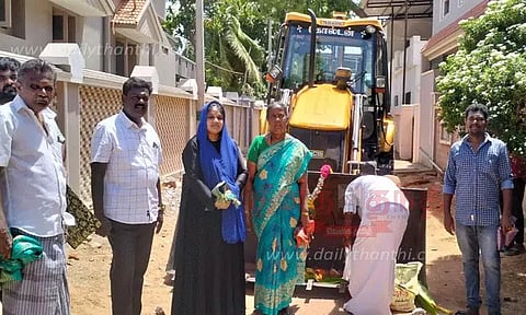 உடன்குடியில் ரூ.52 லட்சத்தில் சாலைகள் அமைக்கும் பணி