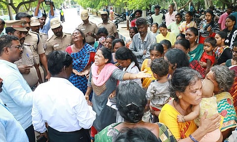 விழுப்புரத்தில்கடன் தர மறுத்த வாலிபரை கொன்ற 3 பேர் அதிரடி கைதுகலெக்டர் அலுவலகத்தை முற்றுகையிட்டு உறவினர்கள் போராட்டம்