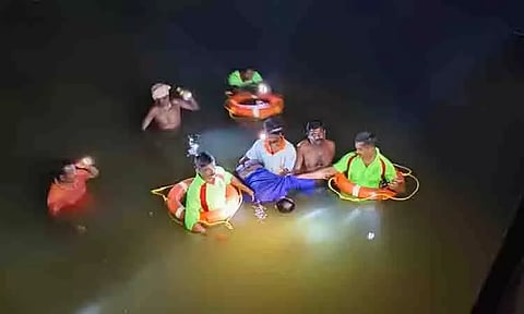 தொழிலாளி தண்ணீரில் தவறி விழுந்து பலி