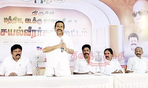 கூட்டுறவு சங்க தேர்தலில் பங்கேற்க தி.மு.க.வினர் உறுப்பினராக வேண்டும்; செயல்வீரர்கள் கூட்டத்தில் தீர்மானம்