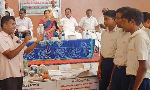 பள்ளி மாணவர்களுக்கு டெங்கு விழிப்புணர்வு