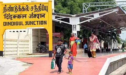 5 ரெயில் நிலைய நடைமேடைகளில் மேற்கூரை