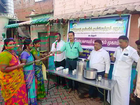 டெங்கு காய்ச்சல் பரவலை தடுக்கபொதுமக்களுக்கு நிலவேம்பு கசாயம் வினியோகம்