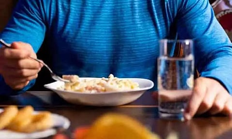 சாப்பிடும்போது அதிக தண்ணீர் குடித்தால்...?